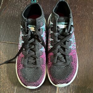 Skechers Women's Black and Pink Knit Sneakers